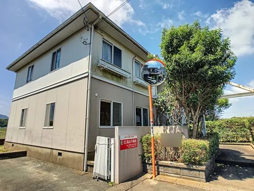 外壁塗装の前の建物