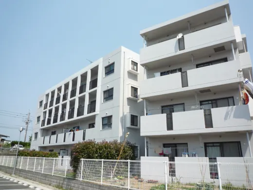 外壁塗装の前の建物